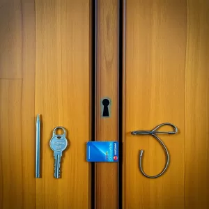 Jak Otworzyć Zatrzaśnięte Drzwi