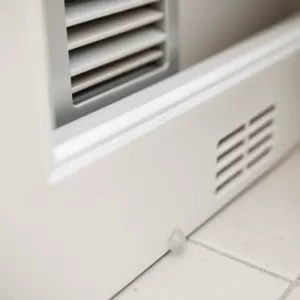 Jak zabezpieczyć drzwi łazienkowe przed wilgocią