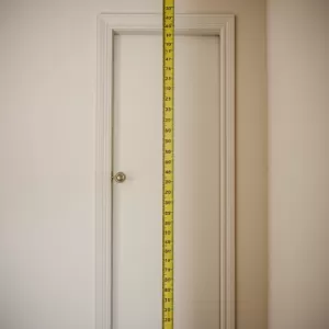 Jak zmierzyć wysokość drzwi